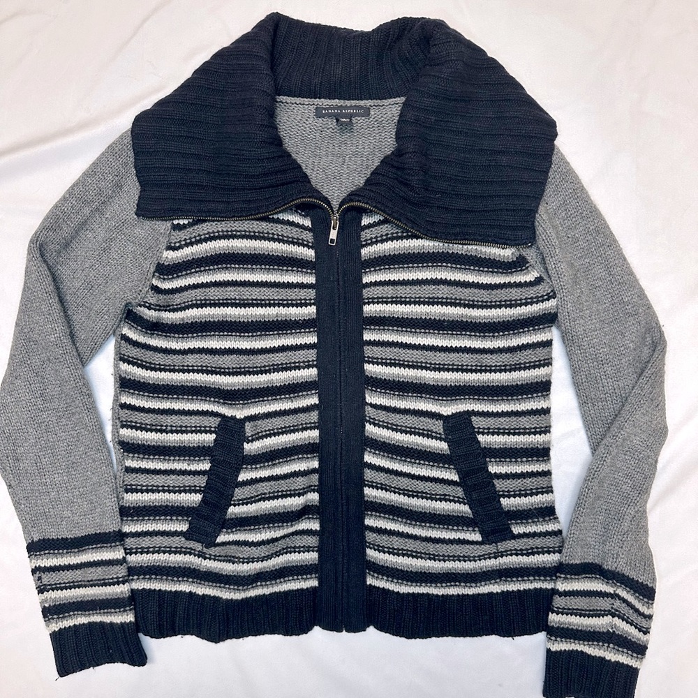 Vintage Banana Republic Blue/Grey Sweater